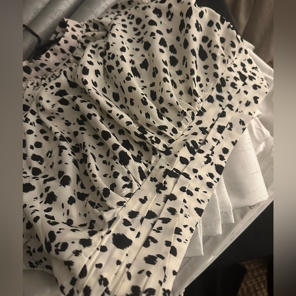 High neck volume sleeve open back cropped blouse in spot dot print - Picture 8 of 8